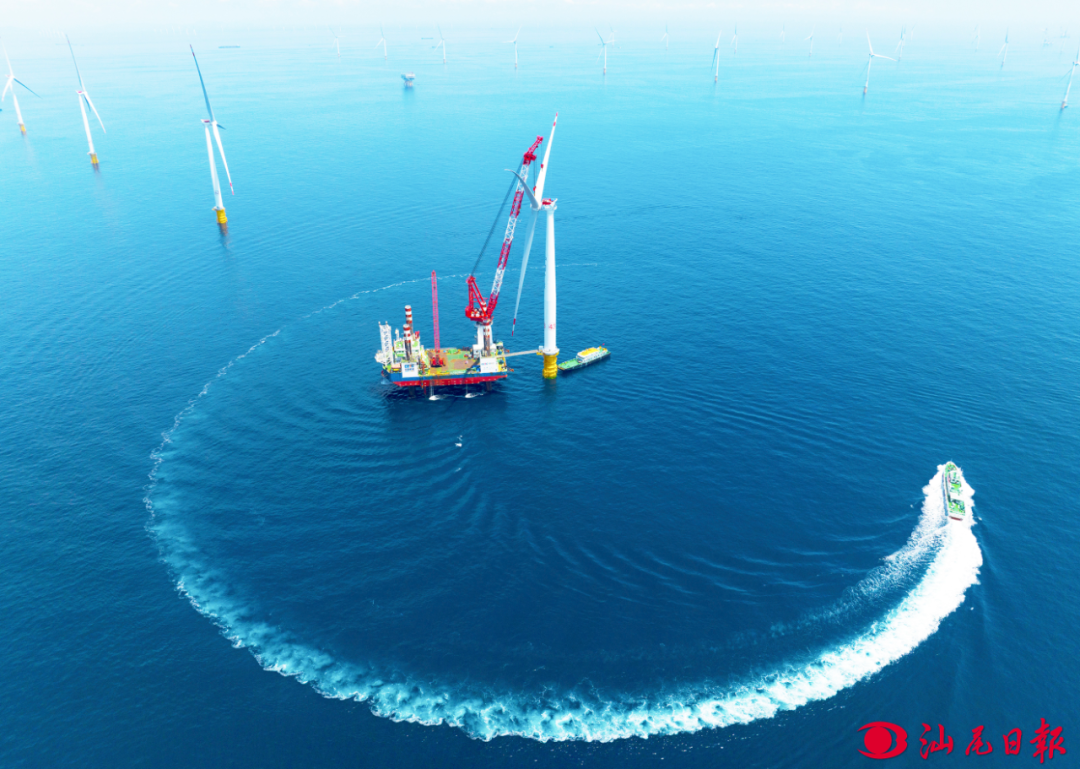 汕尾海事全力保障甲子一海上风电项目最后一台风机吊装完成 ... ... ...