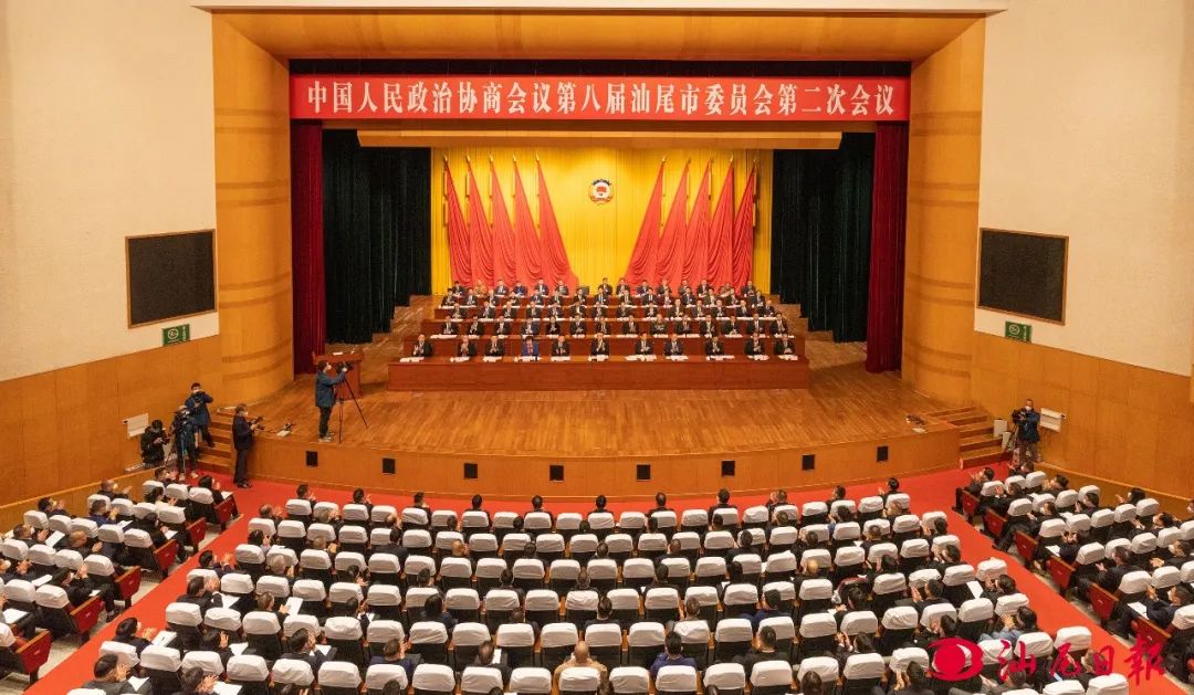 市政协八届二次会议开幕 逯峰郑海涛等市领导到会祝贺 李耿坚作政协常委会工作报告 余  ...
