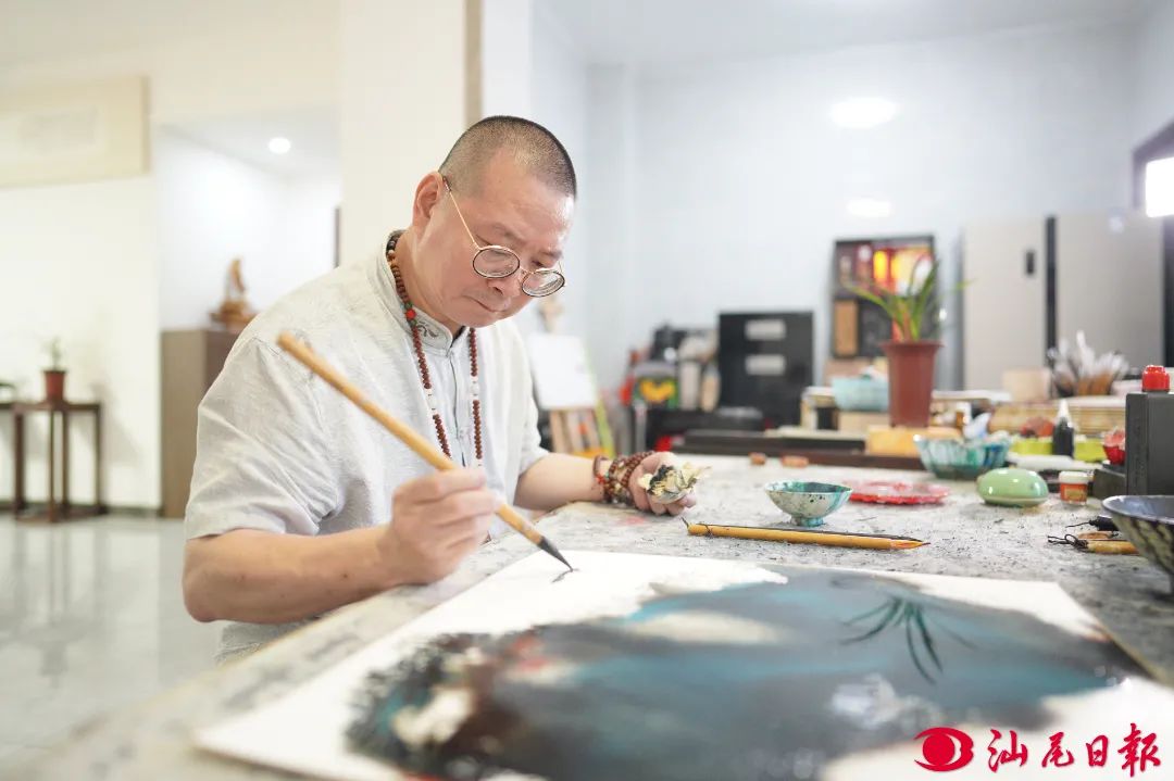 善美文化·汕尾文艺家系列之一：何朝晖 | 读万卷书行万里路
