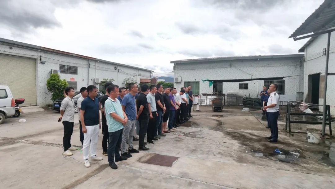 海丰政府召开7.15文具仓库火灾事故现场会