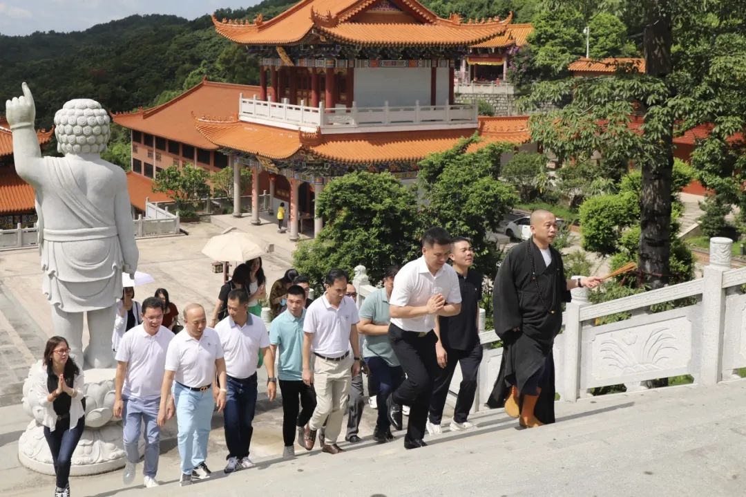 林祖武会长率队返回陆丰清峰禅寺、清云山参礼祈福！