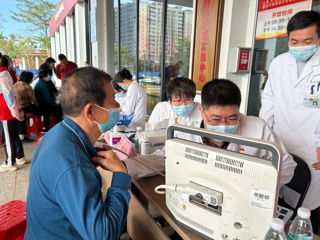 深汕中心医院组织医疗队到海丰县开展义诊活动