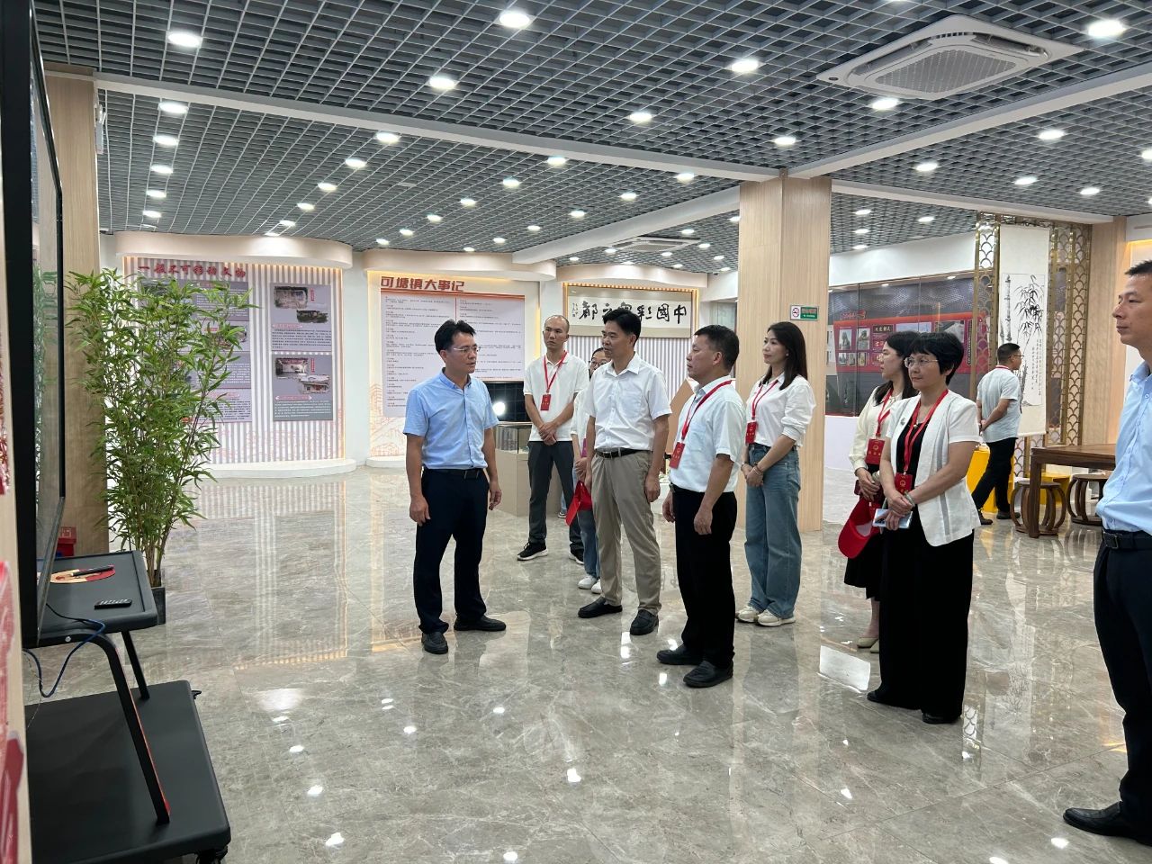 市人大常委会组织省人大代表到海丰县开展专题调研