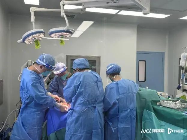家住汕尾陆丰的外卖员陆先生凌晨送餐的路上突发意外……