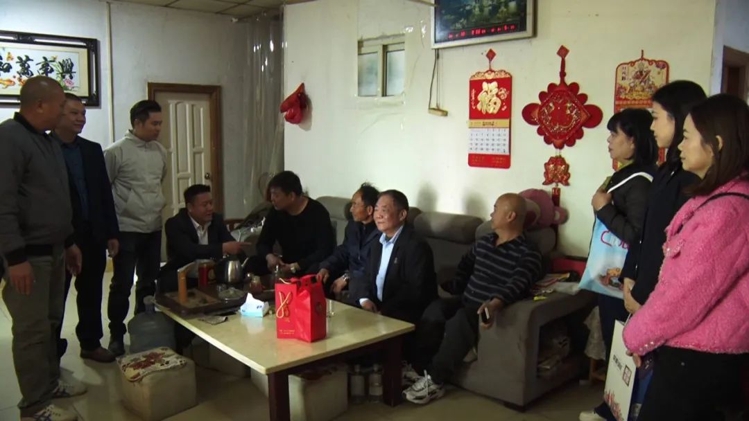 深圳市汕尾商会组织慰问海丰困难老党员