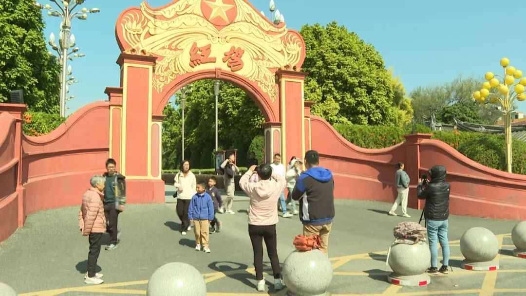 海丰：红宫红场游客如织 红色文旅暖新春