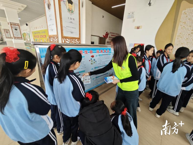 香洲街道：开学第一课，拒绝“毒”行