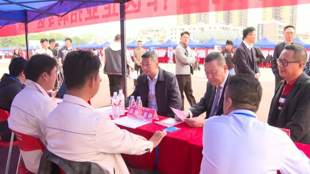 海丰举办人才招引专项行动暨“南粤春暖”企业用工招聘会