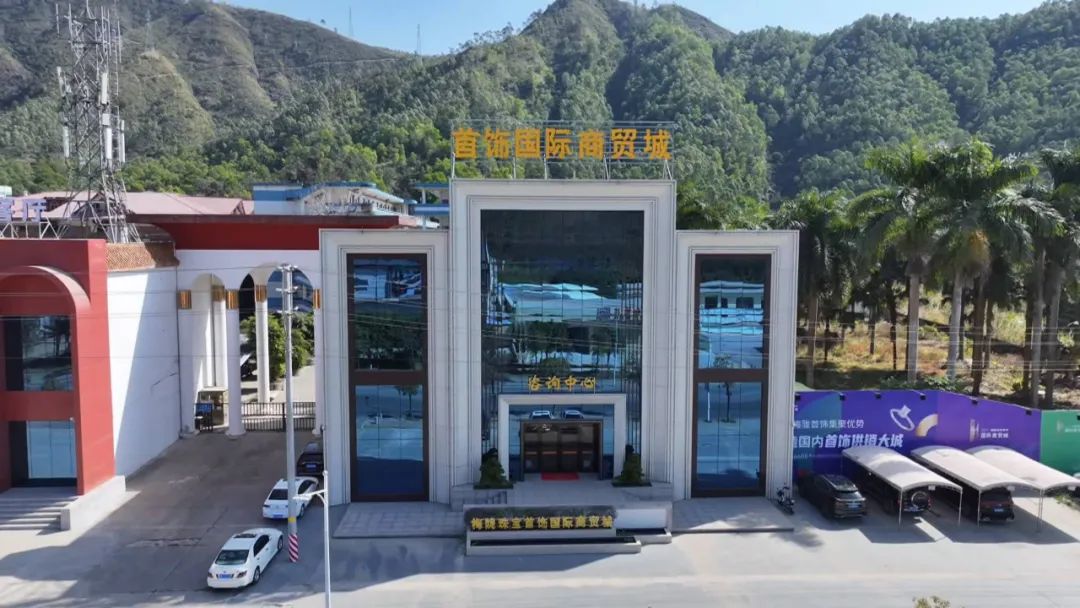 海丰梅陇“路宽景美产业新”    网络大V为其打call