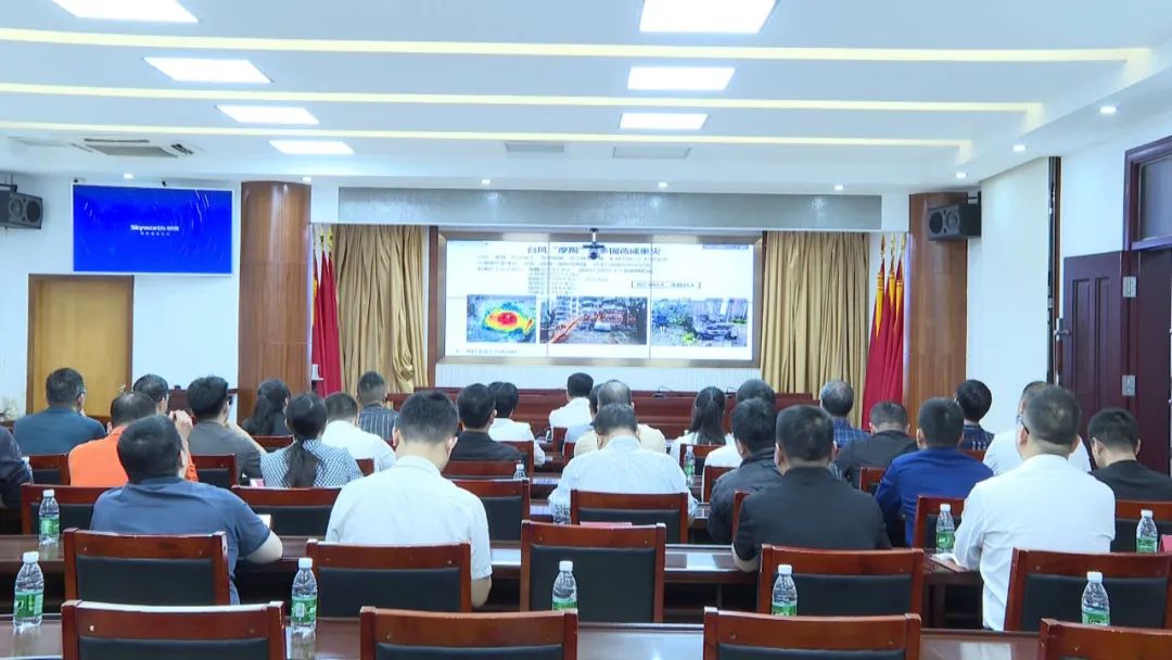 海丰组织收看全市防汛防风知识讲座