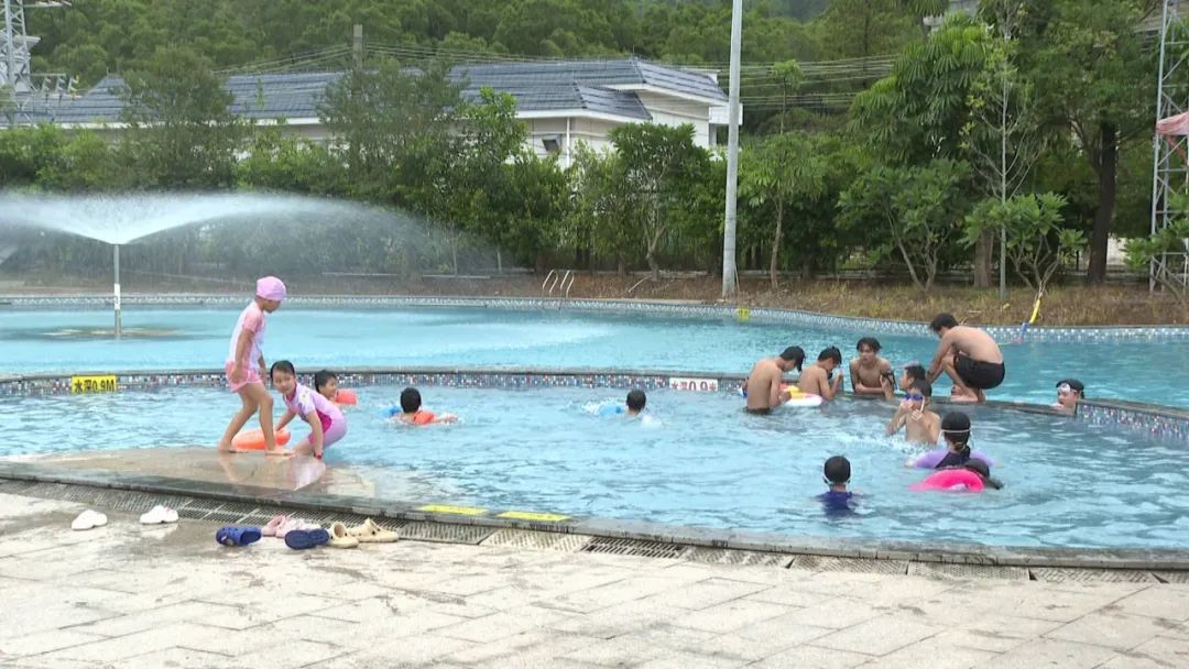 海丰：夏日清凉健身潮涌 泳馆成了首选地